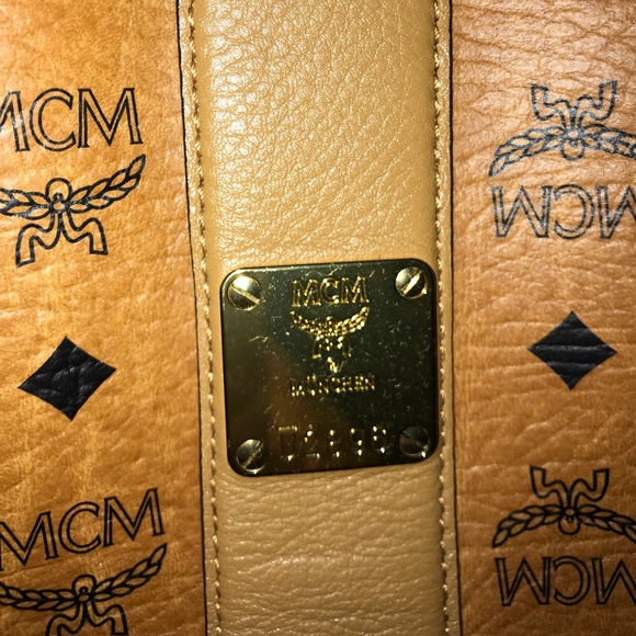 MCM medium tote - Picture 4 of 8